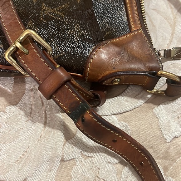 Classic Louis Vuitton crossbody.  Purchased in 2014. - Picture 6 of 6